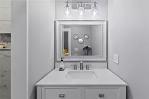 137 W Main Rd, Middletown, RI 02842 - Photo 17