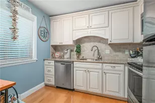 30 Sweet Meadows Ct, Narragansett, RI 02882 - Photo 15