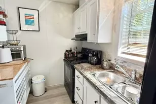 521 Forest Pk, Middletown, RI 02842 - Photo 7