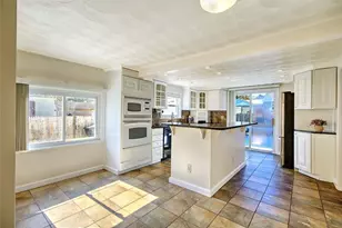 121 Hamilton Ave, Warwick, RI 02886 - Photo 9