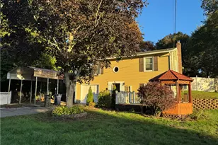 25 Advent St, North Kingstown, RI 02852 - Photo 3