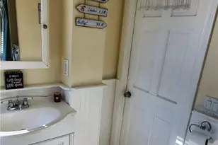 11 Hammond St, Newport, RI 02840 - Photo 9