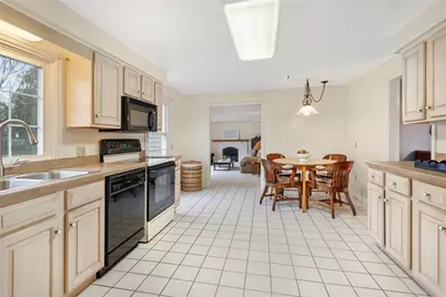 215 Harris Avenue, Portsmouth, RI 02871 - Photo 9