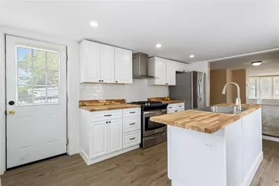 14 W Natick Road, Warwick, RI 02886 - Photo 3