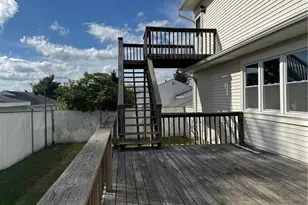 13 Ivanhoe St, Johnston, RI 02919 - Photo 15