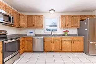 173 Russell Dr, Tiverton, RI 02878 - Photo 3