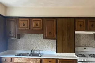 126 Suffolk Ave, Pawtucket, RI 02861 - Photo 5