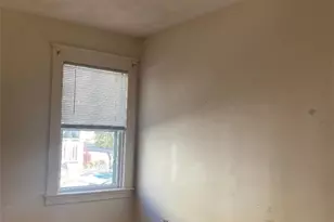 126 Suffolk Ave, Pawtucket, RI 02861 - Photo 9