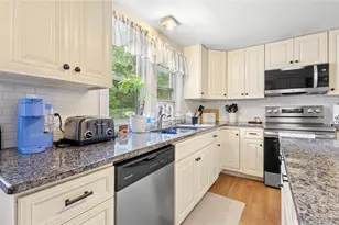 28 Crowell St, Cumberland, RI 02864 - Photo 5