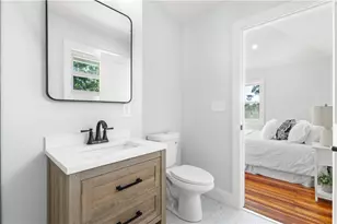 28 Manchester St, Warwick, RI 02888 - Photo 15