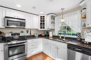 5 Leland Point Dr, Portsmouth, RI 02871 - Photo 9