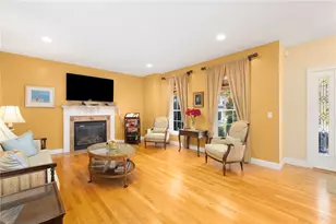 10 Honey Lou Ct, Cranston, RI 02921 - Photo 11