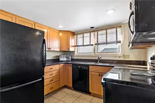 975 Matunuck Beach Rd, South Kingstown, RI 02879 - Photo 11