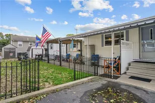 46 Lowell Ave, Pawtucket, RI 02861 - Photo 3