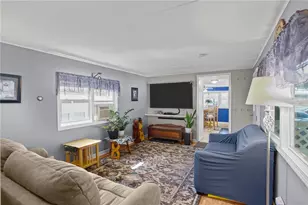 46 Lowell Ave, Pawtucket, RI 02861 - Photo 9