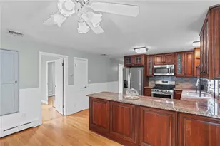 2 Oak Grove Blvd, North Providence, RI 02911 - Photo 7