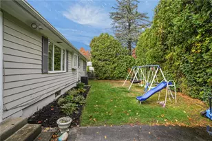 2 Oak Grove Blvd, North Providence, RI 02911 - Photo 39