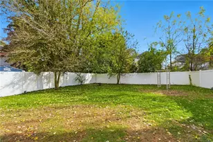 81 Sprague Ave, East Providence, RI 02915 - Photo 9