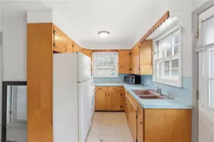 81 Sprague Ave, East Providence, RI 02915 - Photo 19