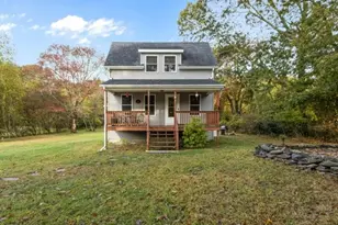 033 Alden Ave, Portsmouth, RI 02871 - Photo 1