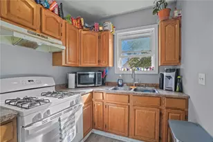 27 Collins Ave, Pawtucket, RI 02860 - Photo 19