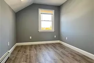 190 E Main Rd, Middletown, RI 02842 - Photo 9