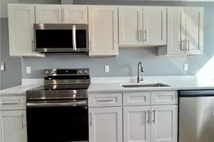 190 E Main Rd, Middletown, RI 02842 - Photo 3