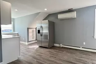 190 E Main Rd, Middletown, RI 02842 - Photo 7