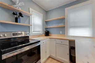 382 Spring St, Newport, RI 02840 - Photo 3