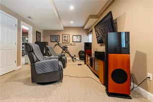 121 Ashbrook Dr, Cranston, RI 02921 - Photo 35