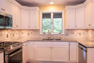 65 Huguenot Dr, East Greenwich, RI 02818 - Photo 15