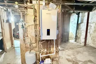 27 Cliffdale Ave, Cranston, RI 02905 - Photo 17