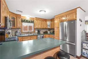 25 Loomis St, Cranston, RI 02920 - Photo 11