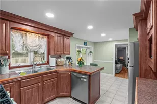 126 Fairfax Dr, Warwick, RI 02888 - Photo 13