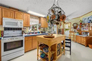 70 Robin Dr, Tiverton, RI 02878 - Photo 7