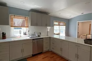 33 Young St, Newport, RI 02840 - Photo 9