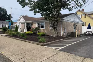 1155 Newport Ave, Pawtucket, RI 02861 - Photo 1