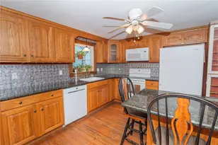 105 Fordson Ave, Cranston, RI 02910 - Photo 7