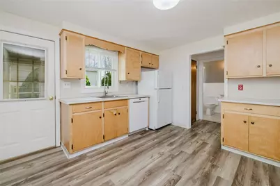 17 Whitaker Avenue, East Providence, RI 02916 - Photo 9