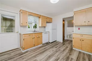 17 Whitaker Ave, East Providence, RI 02916 - Photo 9