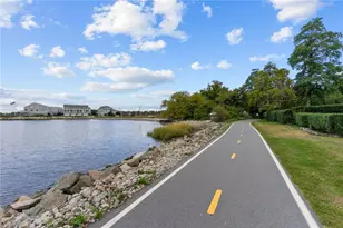 825 Hope St, Bristol, RI 02809 - Photo 19