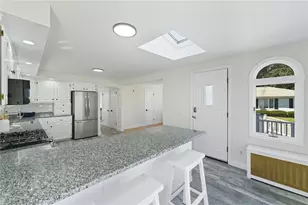 136 Frankfort St, Cranston, RI 02910 - Photo 9