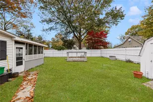 375 Namquid Dr, Warwick, RI 02886 - Photo 21