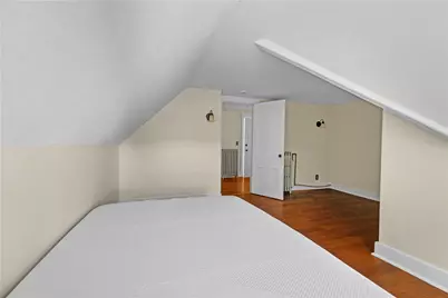 18 Rhode Island Avenue #3, Newport, RI 02840 - Photo 9