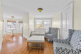 18 Rhode Island Ave, Newport, RI 02840 - Photo 13