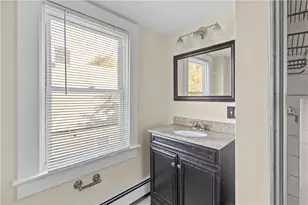 18 Rhode Island Ave, Newport, RI 02840 - Photo 11