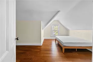 18 Rhode Island Ave, Newport, RI 02840 - Photo 7