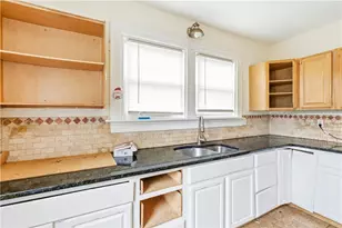 303 Narragansett St, Cranston, RI 02905 - Photo 11