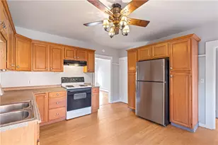 41 Oak St, Cranston, RI 02910 - Photo 11