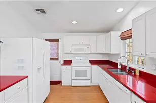 11 College Hill Rd, Warwick, RI 02886 - Photo 15